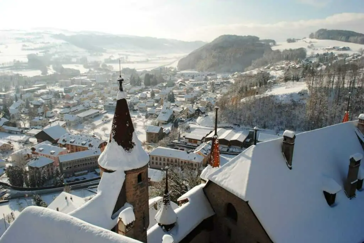 Chateau de Lucens 15