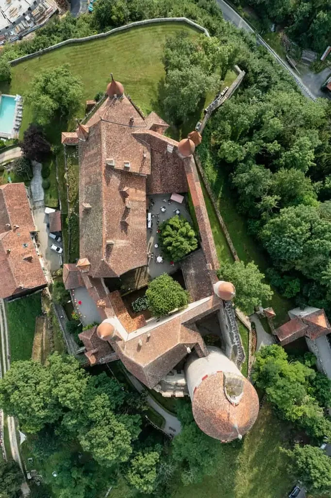 Chateau de Lucens image drone 2