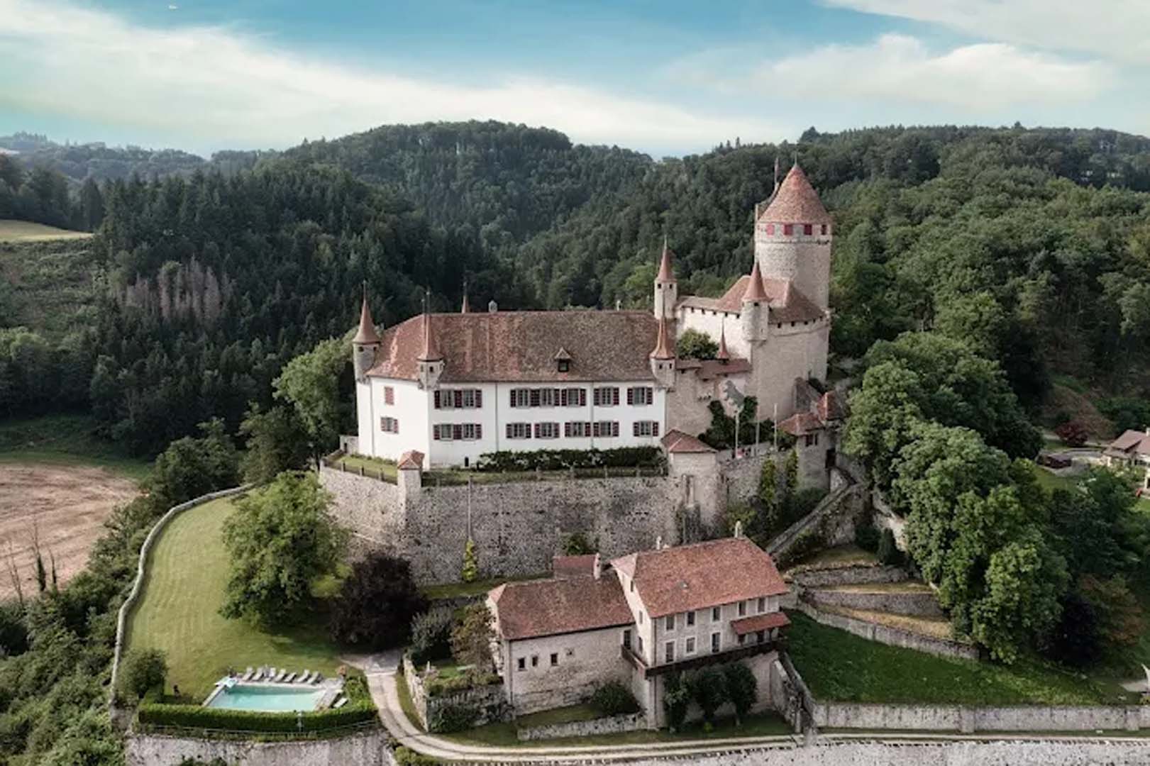 chateau-lucens-aeroview chateau-lucens-aeroview